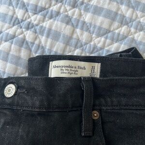 Abercrombie and Fitch 90’s Straight High Rise Black Jean
